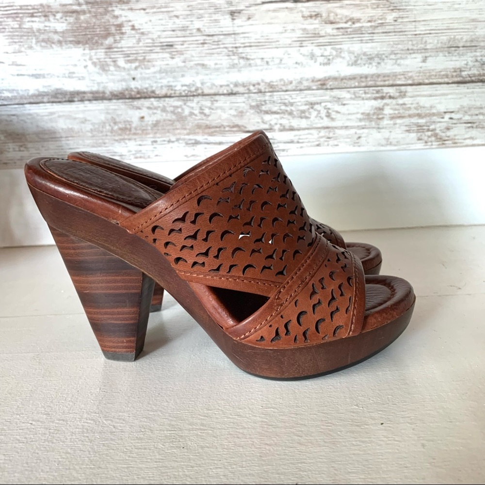 Frye Sage Cut Leather Sandal, Wooden Heel Size 7.5